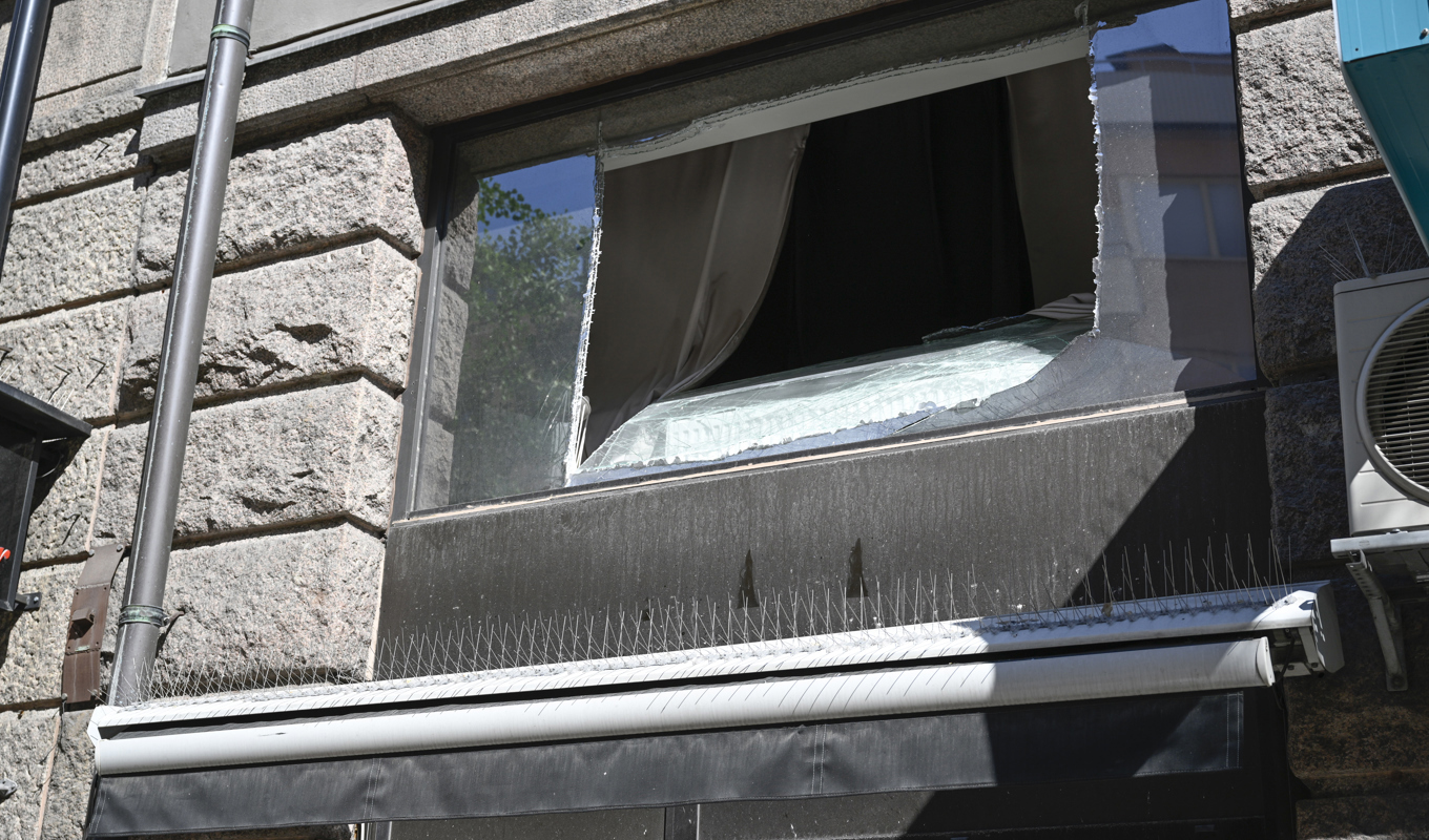 Polisens nationella insatsstyrka gjorde ett tillslag på Hornsgatan i centrala Stockholm under natten till fredag. Foto: Henrik Montgomery/TT