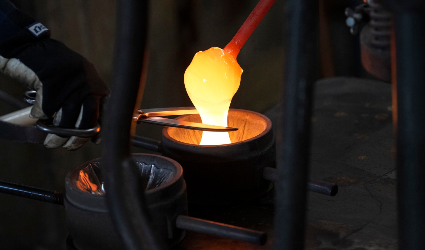 Den enda aktiva glashyttan i Orrefors har förstörts i en brand. Arkivbild från ett annat glasbruk. Foto: Johan Nilsson/TT