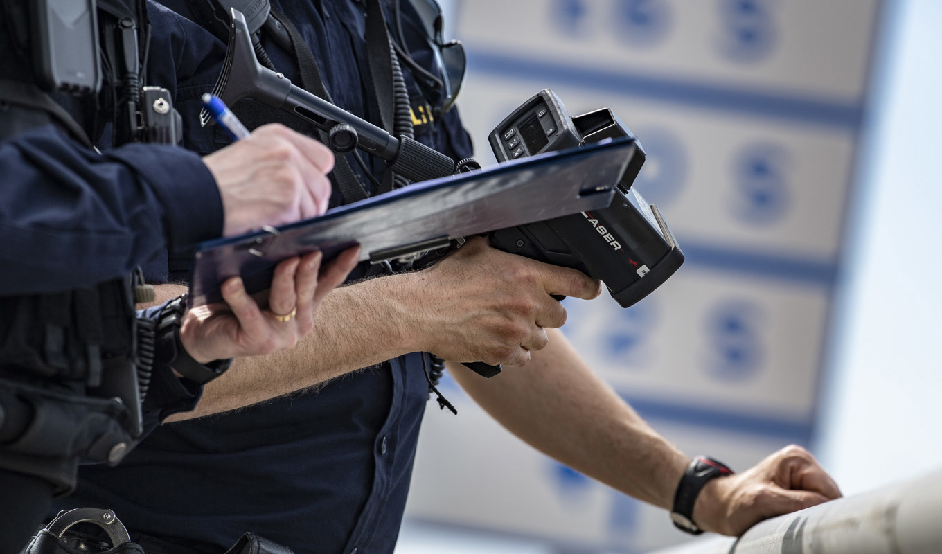 Poliser som skrev ut böter i Ronneby hade missat att en annan hastighetsgräns gäller på vissa vägsträckor dagen före helgdag. Arkivbild. Foto: Johan Nilsson/TT