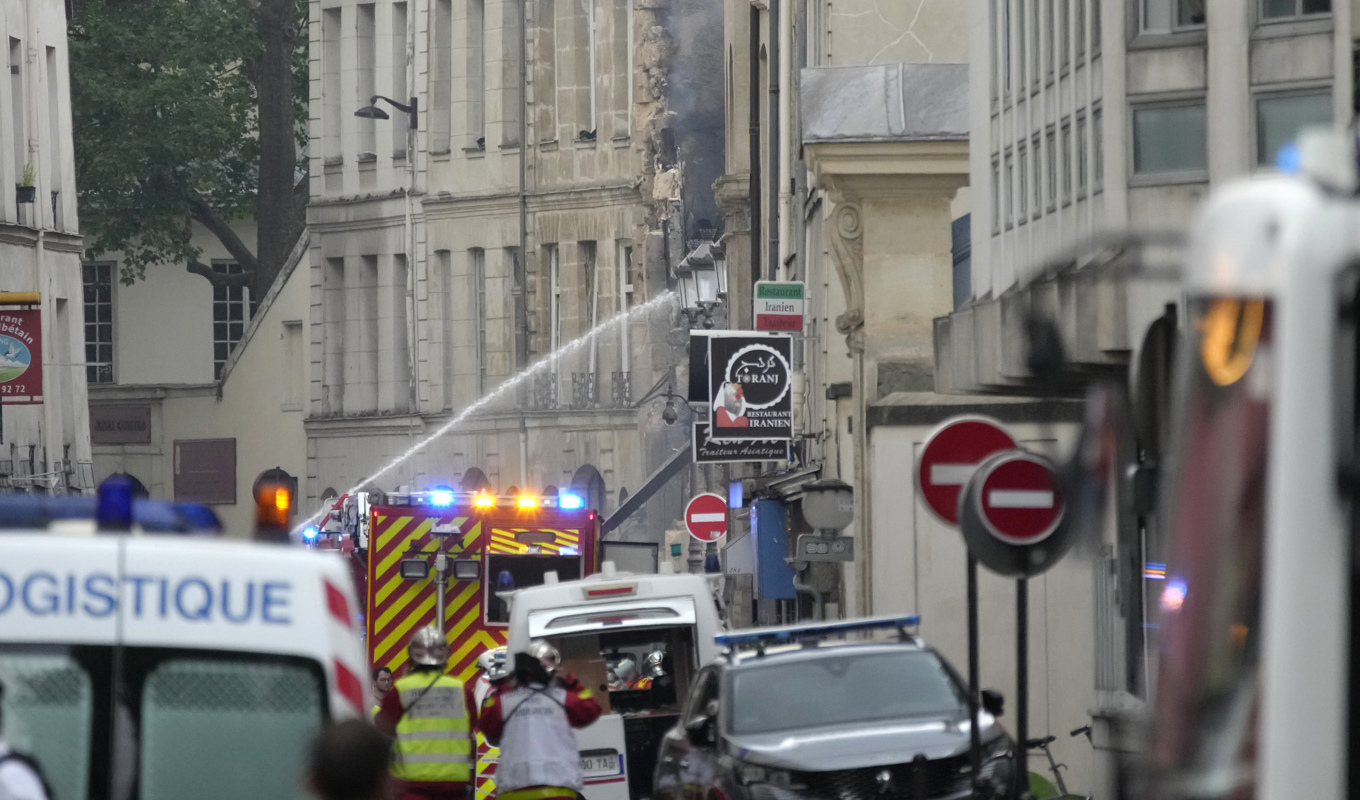 En explosion har inträffat i Paris centrala delar. Foto: Christophe Ena/AP/TT