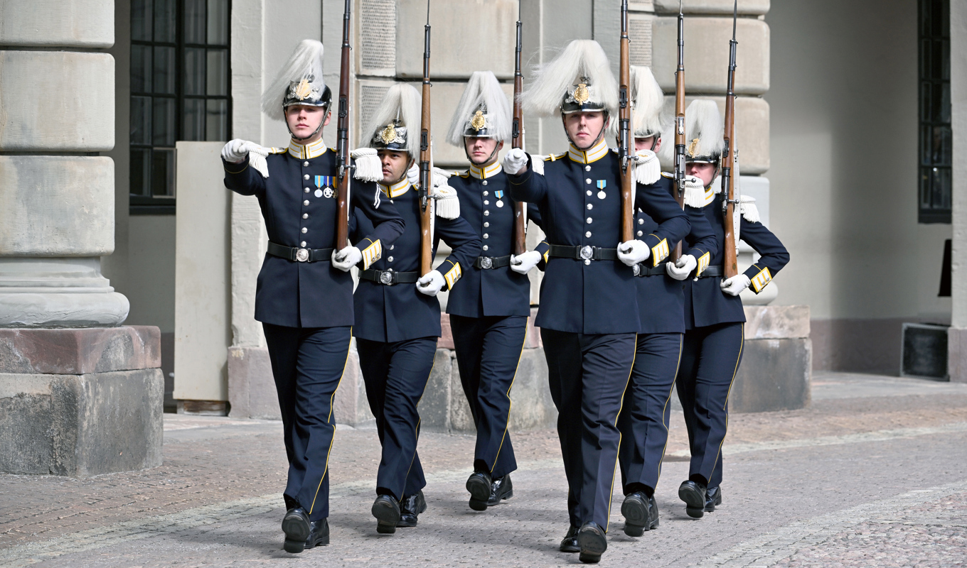 Högvakten vid firandet av kung Carl Gustafs födelsedag på Stockholms slott tidigare i år. Arkivbild. Foto: Claudio Bresciani/TT