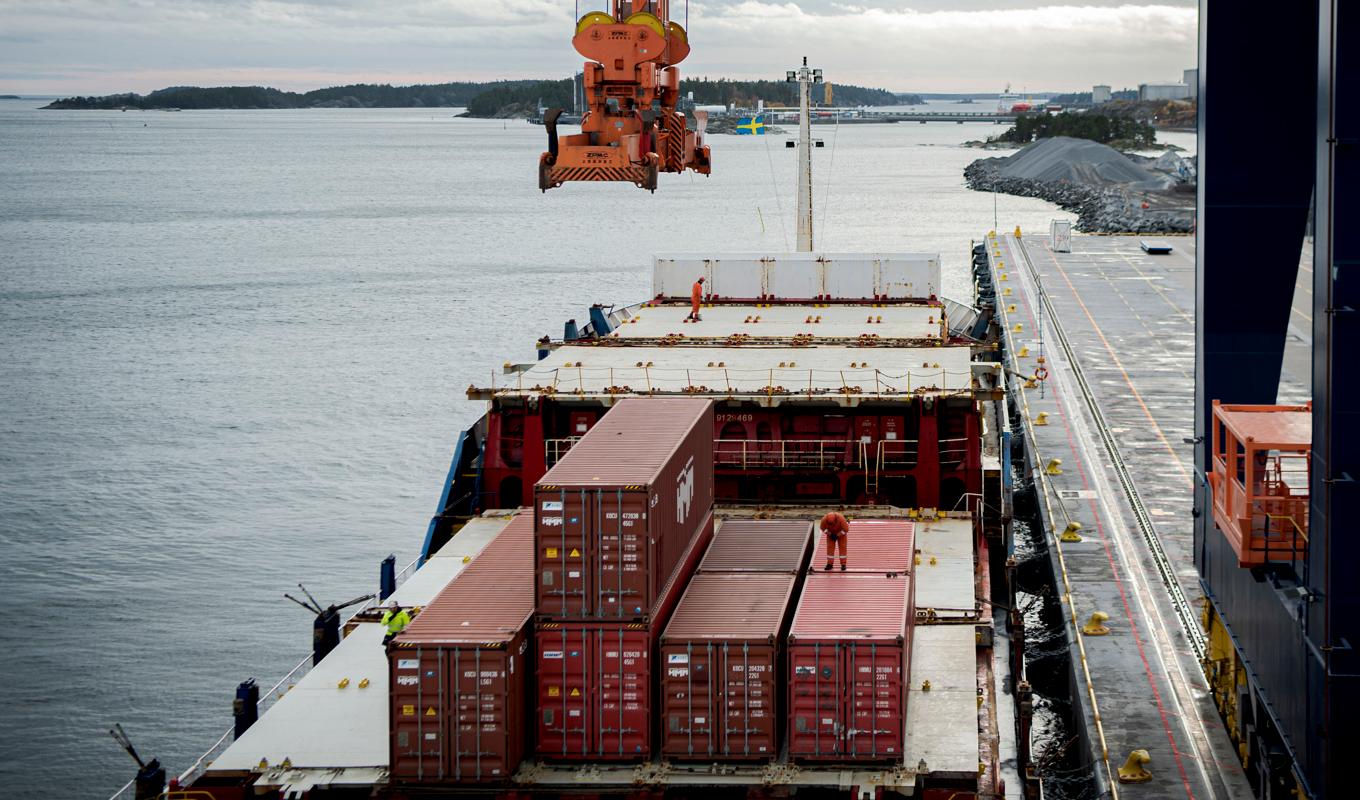 Den nya tekniken som Sjöfartsverket utvecklat ska effektivisera tiden i hamnen för transportfartyg,. Arkivbild. Foto: Tim Aro/TT