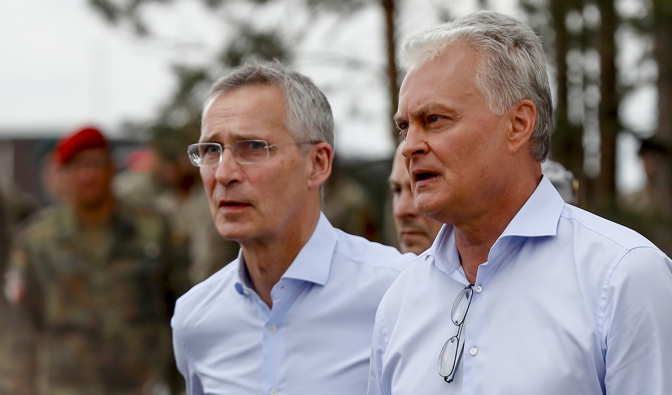 Natos generalsekreterare Jens Stoltenberg och Litauens president Gitanas Nauseda. Foto: Mindaugas Kulbis/AP/TT