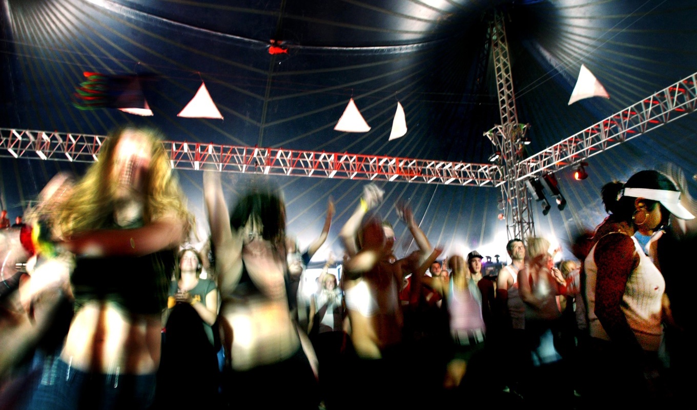 Dans med förbehåll. Dansförbud slopas, men bara så länge anordnaren anmäler till polis att dans kan förekomma. Arkivbild. Foto: PONTUS LUNDAHL