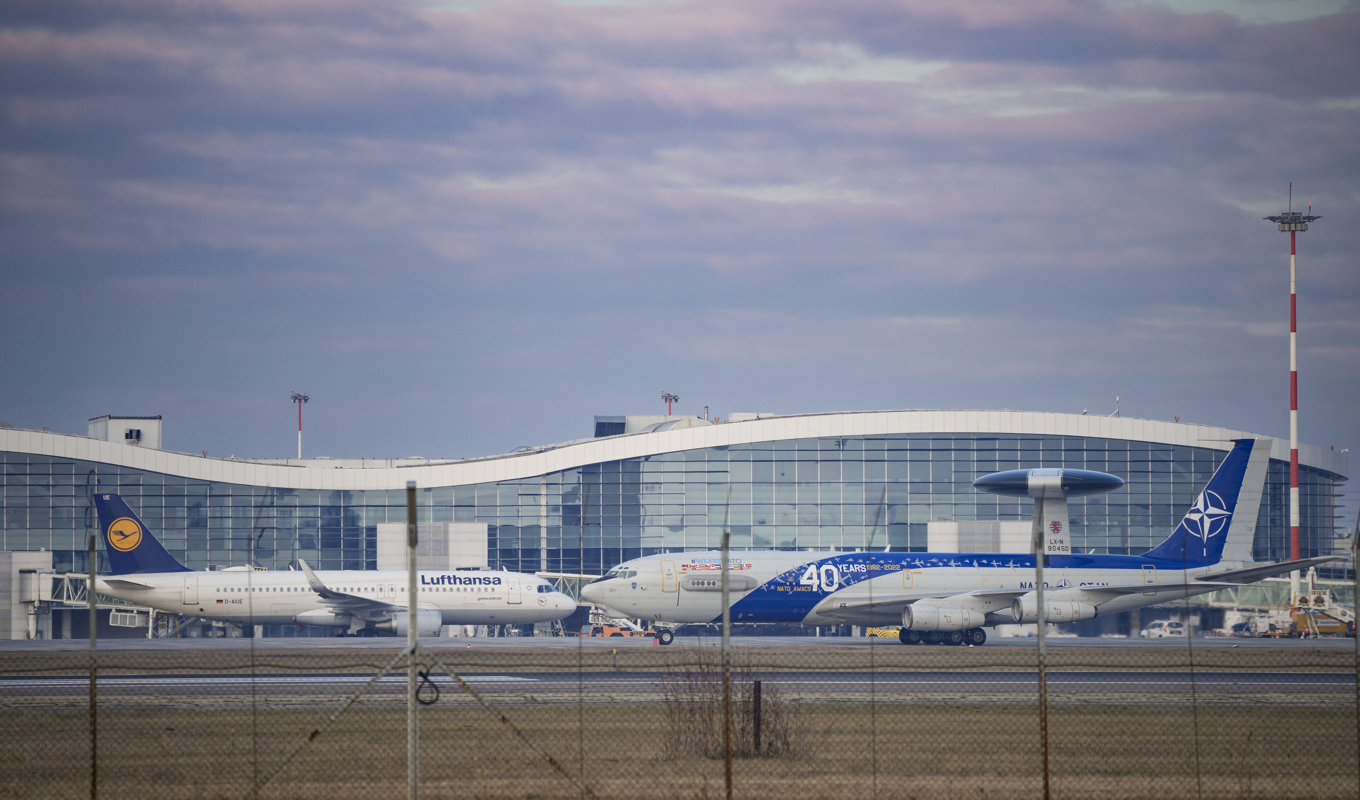 Gruppen lämnade en flygplats i Rumäniens huvudstad Bukarest på lördagen, enligt Radio Free Europe. Arkivbild. Foto: Andreea Alexandru/AP/TT