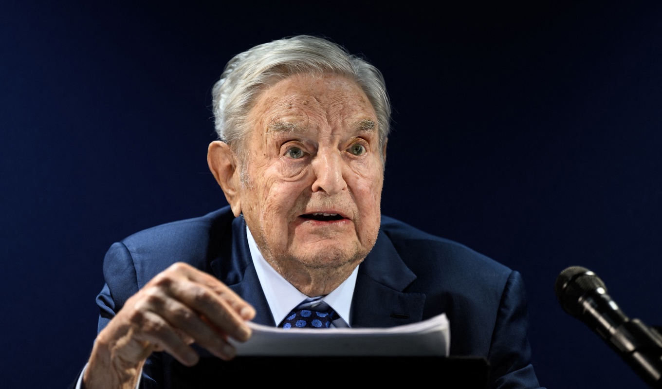 Den ungerskfödde amerikanske finansmannen George Soros talar på World Economic Forums (WEF) möte i Davos i Schweiz den 24 maj 2022. Foto: Fabrice Coffrini/AFP via Getty Images