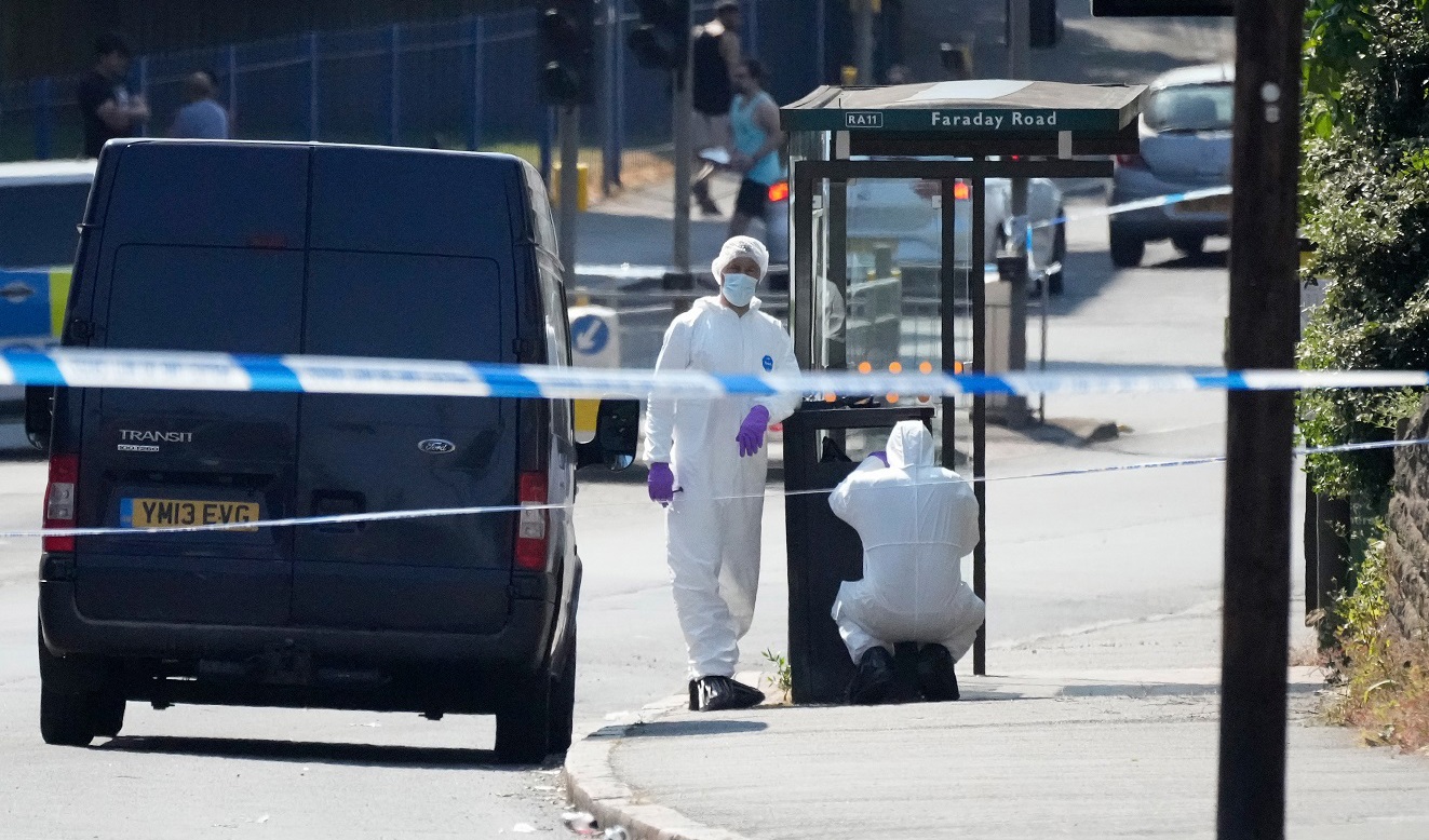 Polisens tekniker undersöker en skåpbil på Ilkeston Road i Nottingham den 13 juni 2023. Foto: Christopher Furlong/Getty Images