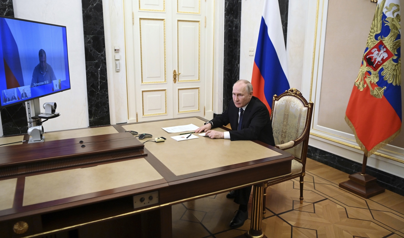 Rysslands president Vladimir Putin under ett möte på måndagen om situationen i området runt Kjertbron. Foto: Alexander Kazakov/AP/TT