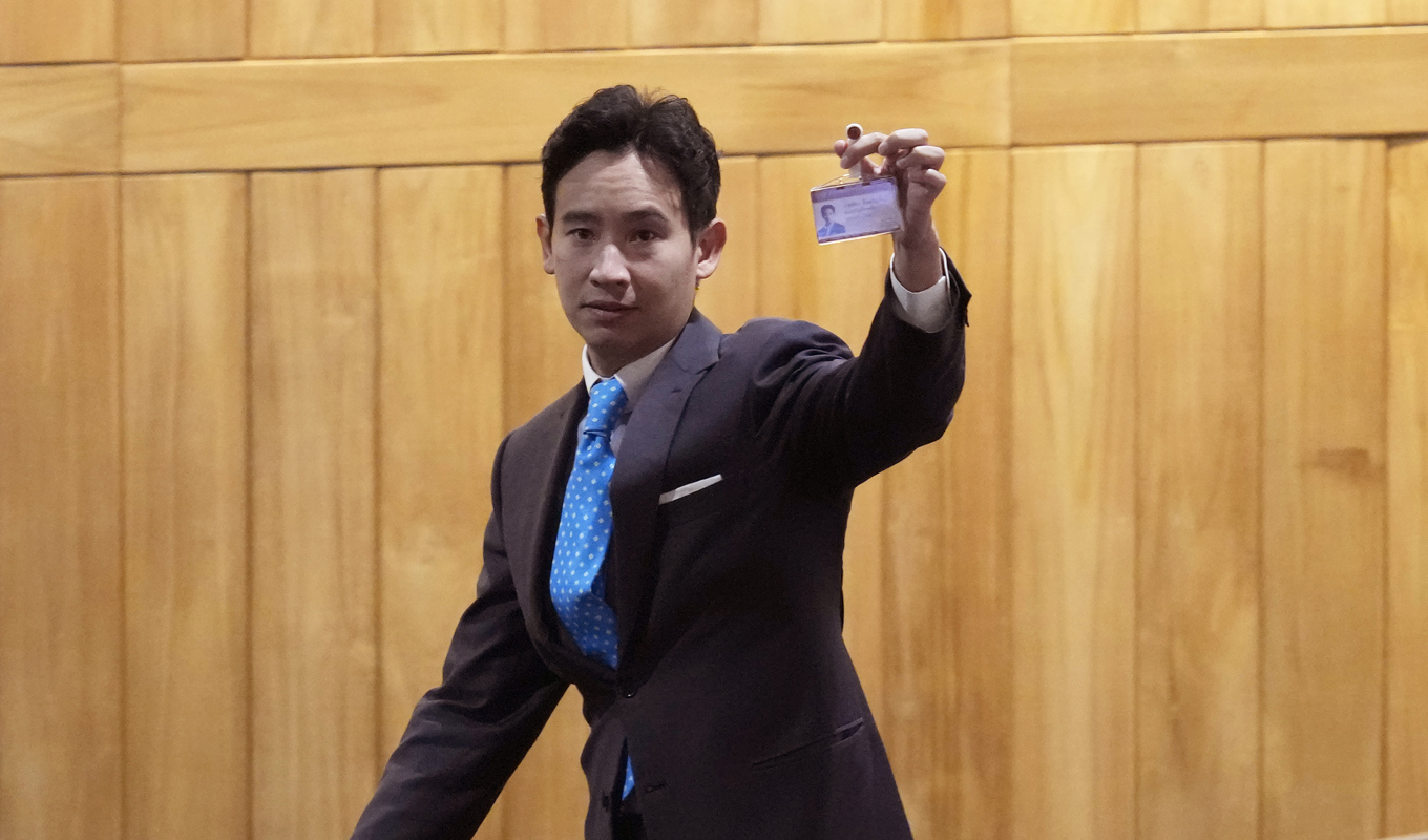 Pita Limjaroenrat och hans parti Kao Klai (ungefär Framstegspartiet) vann en jordskredsseger i valet i maj. Arkivbild. Foto: Sakchai Lalit/AP/TT