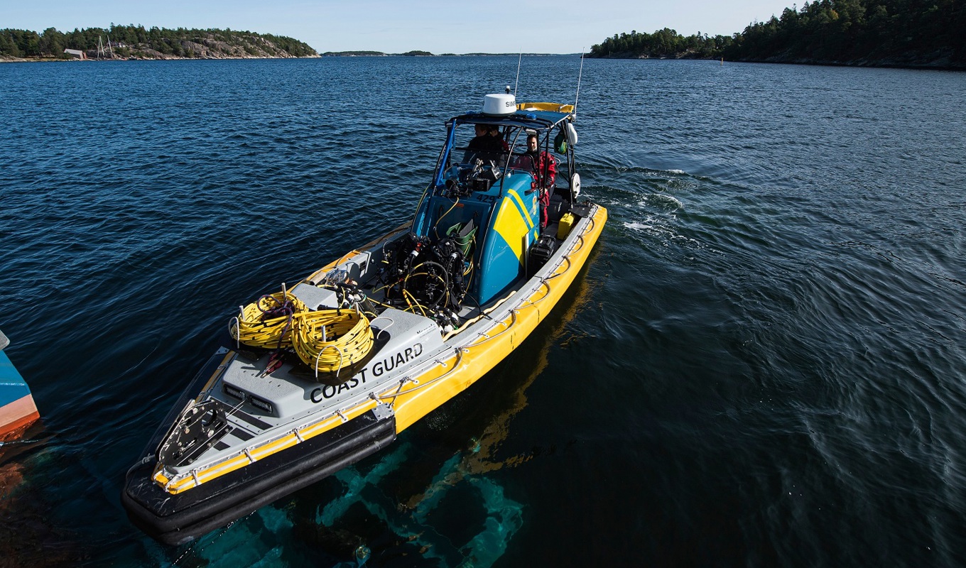Kustbevakningen i närheten av Dalarö i Stockholms skärgård. Foto: Jonathan Näckstrand/AFP via Getty Images