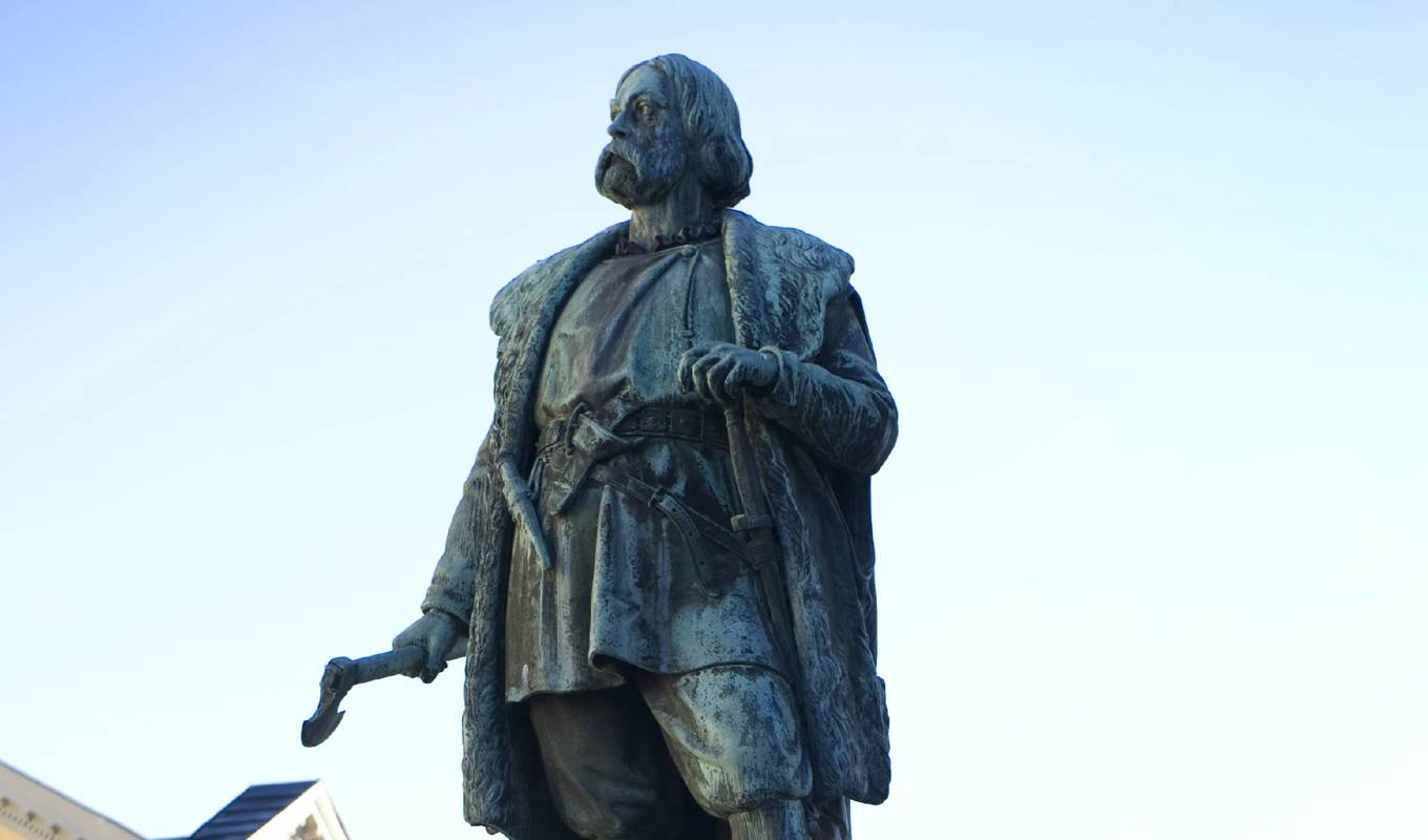 Engelbrekt Engelbrektsson är en av många upproriska personer som bott i Bergslagen, och han må bära ett visst ansvar för att krönikören röstade nej till både EU och euron. Här en staty av upprorsmakaren i centrala Örebro. foto: Fredrik Sandberg/TT