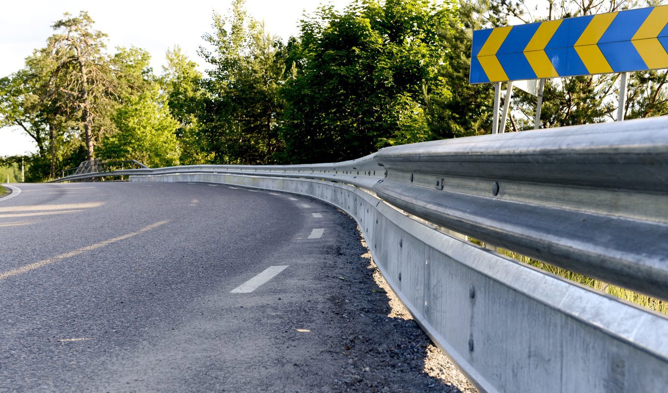 De svenska vägarna är bland de säkraste i världen, men det finns mycket underhållsarbete som behöver genomföras. Foto: Pontus Lundahl/TT