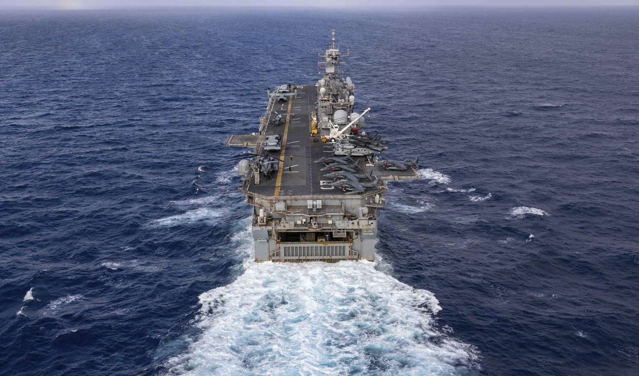 Amerikanska krigsfartyget USS Bataan, på väg mot Persiska viken. Foto: AP/TT