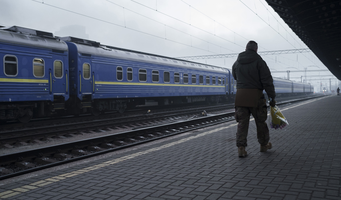 Spionringen ska ha siktat in sig på bland annat de ukrainska tågen. Arkivbild från Kievs centralstation. Foto: Roman Hrytsyna/AP/TT
