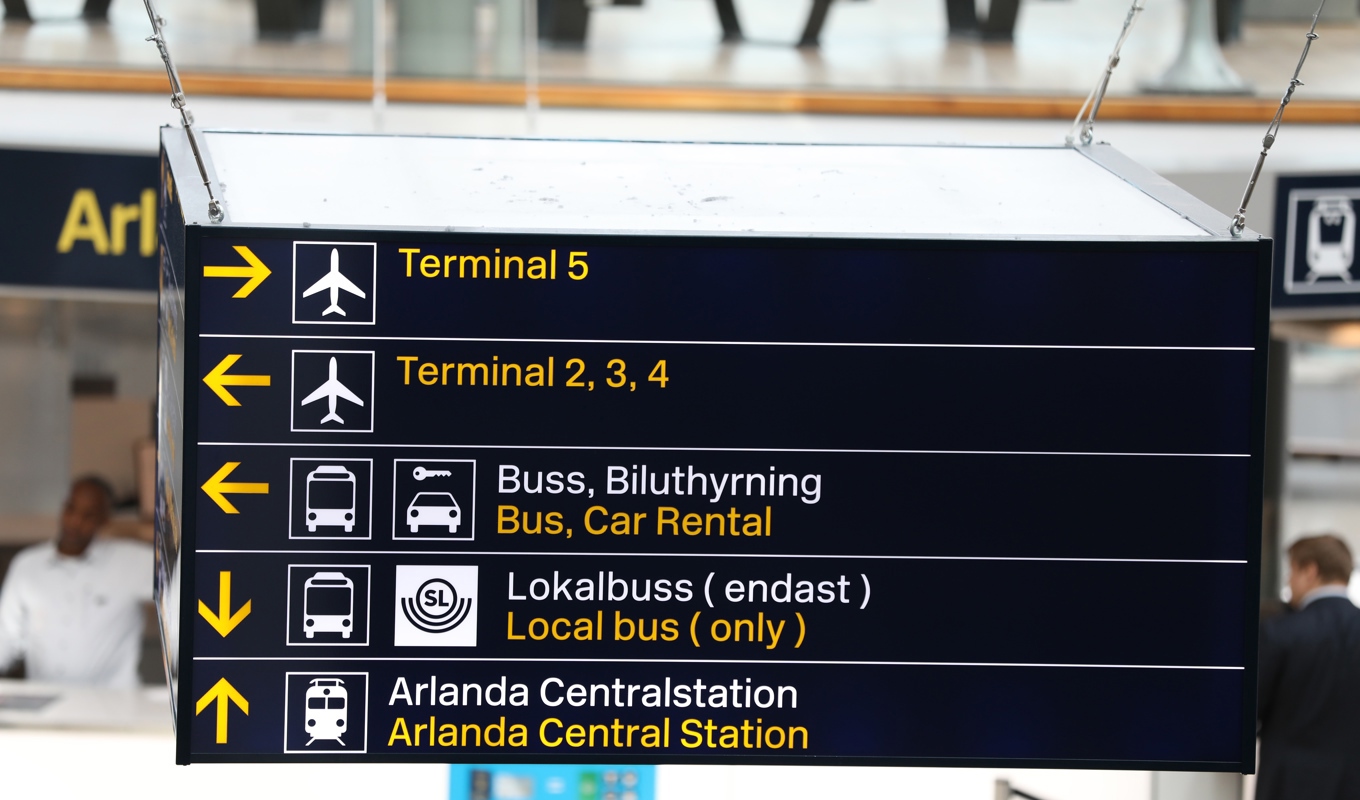 Störningar i gränspolisens it-system har skapat långa väntetider under natten till lördagen. Foto: Ali Lorestani/TT
