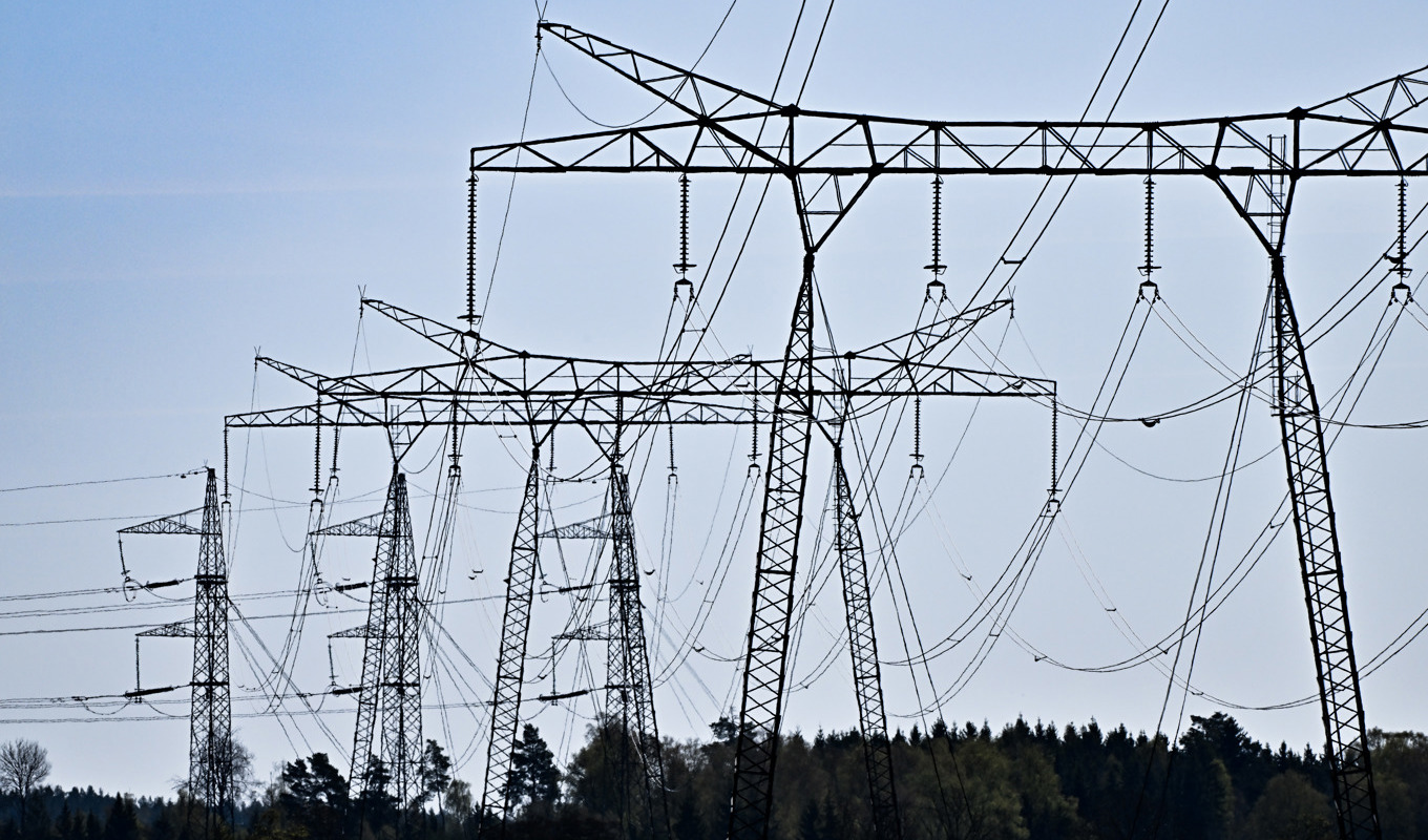 Elpriset når låga nivåer på måndagen efter ovädret som drabbat Sverige. Foto: Jonas Ekströmer/TT