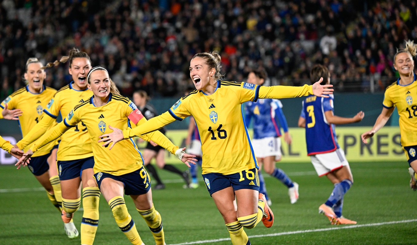 Filippa Angeldahl firar sitt 2–0-mål i VM-kvartsfinalen mot Japan. Foto: Pontus Lundahl/TT