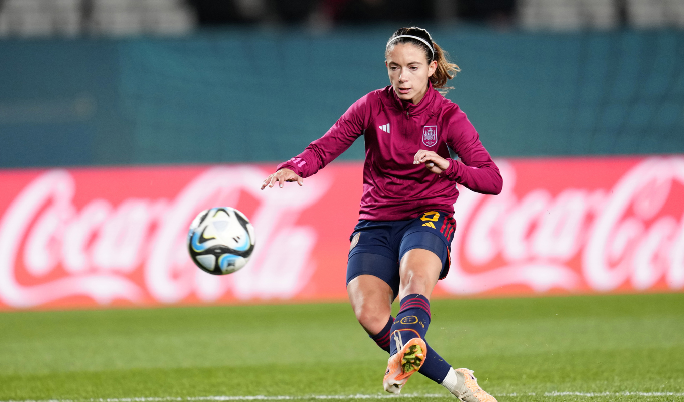 Den spanska mittfältsstjärnan Aitana Bonmatí saknades på söndagens träning i Auckland, två dagar före semifinalen mot Sverige. Foto: Abbie Parr/AP/TT