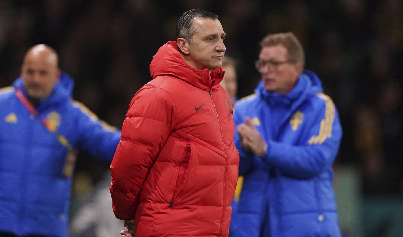 Vlatko Andonovski, i rött, lämnar sin post som USA:s förbundskapten. Foto: Scott Barbour/AP/TT