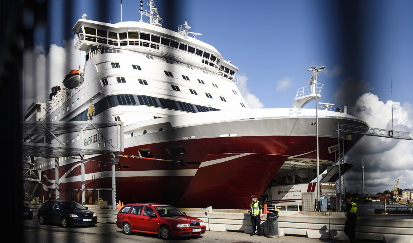 Resenärer vid Viking Line terminal på Stadsgården i Stockholm. Arkivbild. Foto: Erik Simander/TT