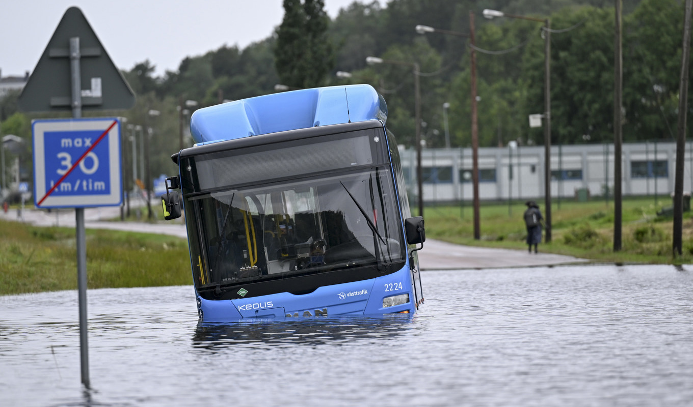 Ovädret Hans och efterföljande skyfall har orsakat problem med översvämningar på flera håll i landet. Men nu är de värsta skyfallen över, enligt SMHI. Arkivbild. Foto: Björn Larsson Rosvall/TT