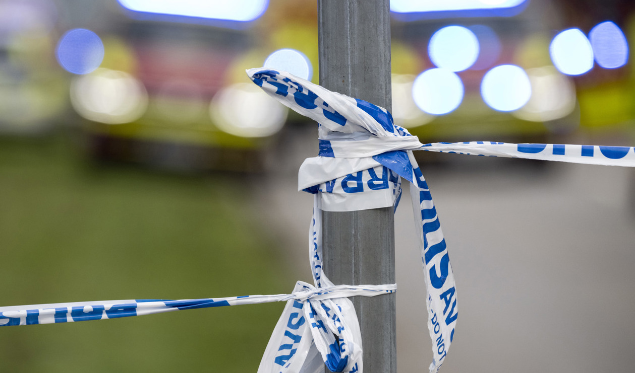 Ett avspärrning har gjorts i ett grönområde i Bro, där en död person hittats. Arkivbild. Foto: Johan Nilsson/TT