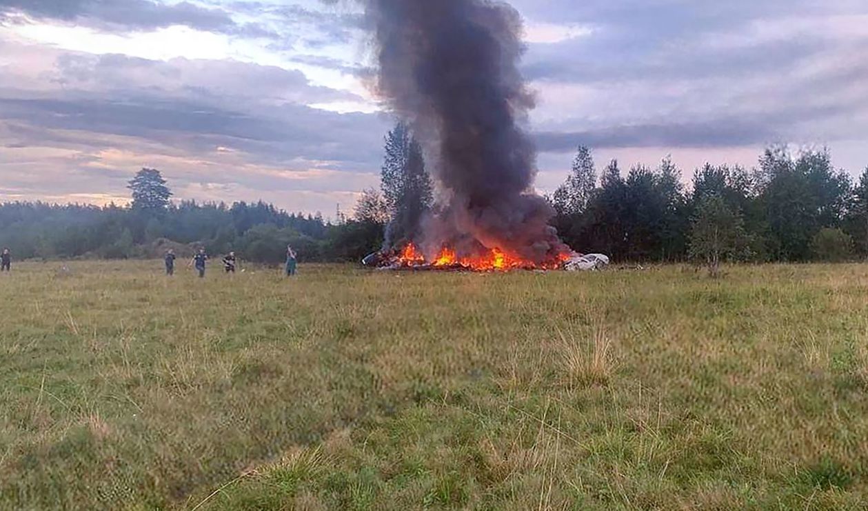 En bild från en Wagnerkopplad kanal på meddelandetjänsten Telegram av det som uppges vara det kraschade flygplanet. Bildleverantören AFP kan inte hitta oberoende bekräftelse på att det rör sig om det aktuella flygplansvraket. Foto: Handout