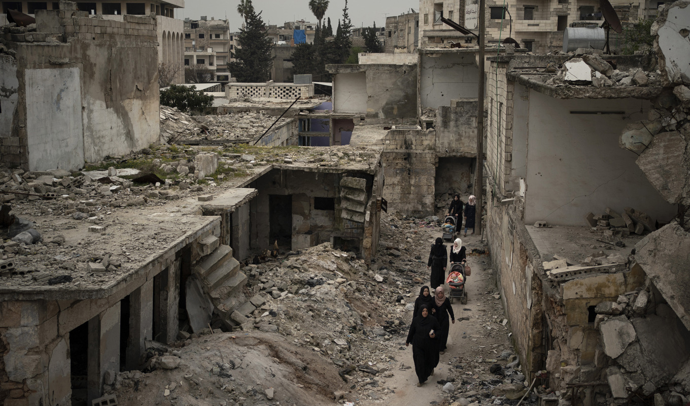 Ett bostadsområde i staden Idlib som skadats svårt av luftangrepp. Arkivbild. Foto: Felipe Dana/AP/TT