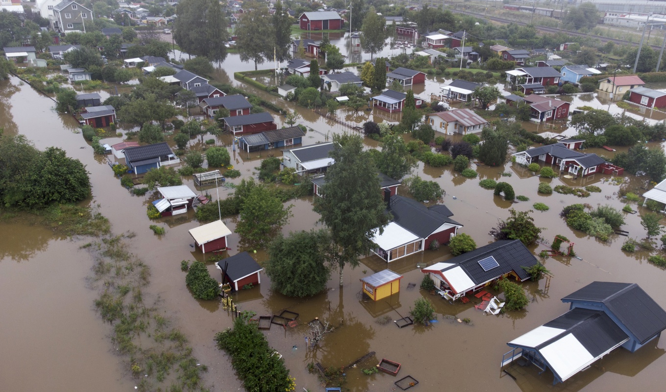 Risken för översvämning väntas öka. Bilden visar ett bostadsområde vid Södra Kungsvägen i Gävle efter de kraftiga skyfallen 2021. Foto: Fredrik Sandberg/TT