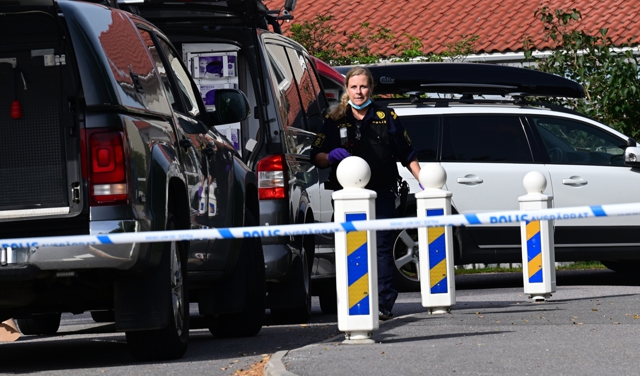 "Det är ett lugnt område där barnen jagar glassbilen och leker fritt i parkerna", säger en kvinna som bor i området till TV4. Foto: Jonas Ekströmer/TT