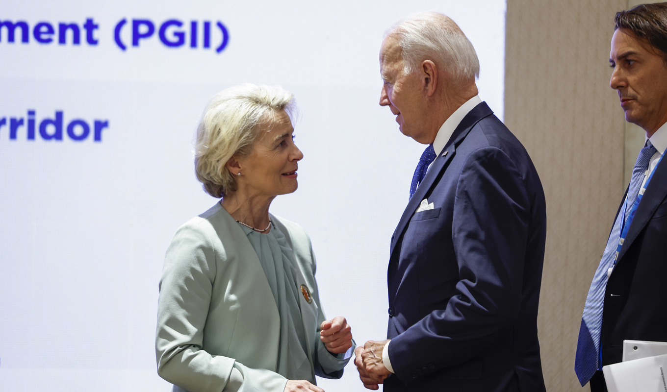 EU-kommissionens ordförande Ursula von der Leyen och USA:s president Joe Biden offentliggör en enorm satsning på transporter i Asien, Europa och Mellanöstern Foto: Evelyn Hockstein/Pool via AP/TT