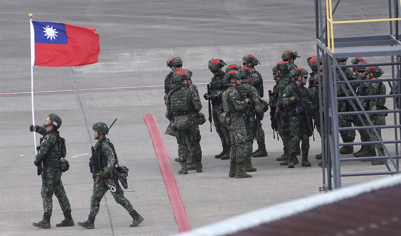 Taiwanesiska soldater under en årlig militärövning i landet tidigare i somras. Arkivbild. Foto: Chiang Ying-ying/AP/TT