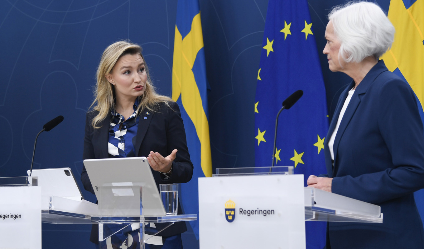 Vice statsminister Ebba Busch (KD) och sjukvårdsminister Acko Ankarberg Johansson (KD) håller en pressträff om satsningar inom hälso- och sjukvården. Foto: Fredrik Surell/TT