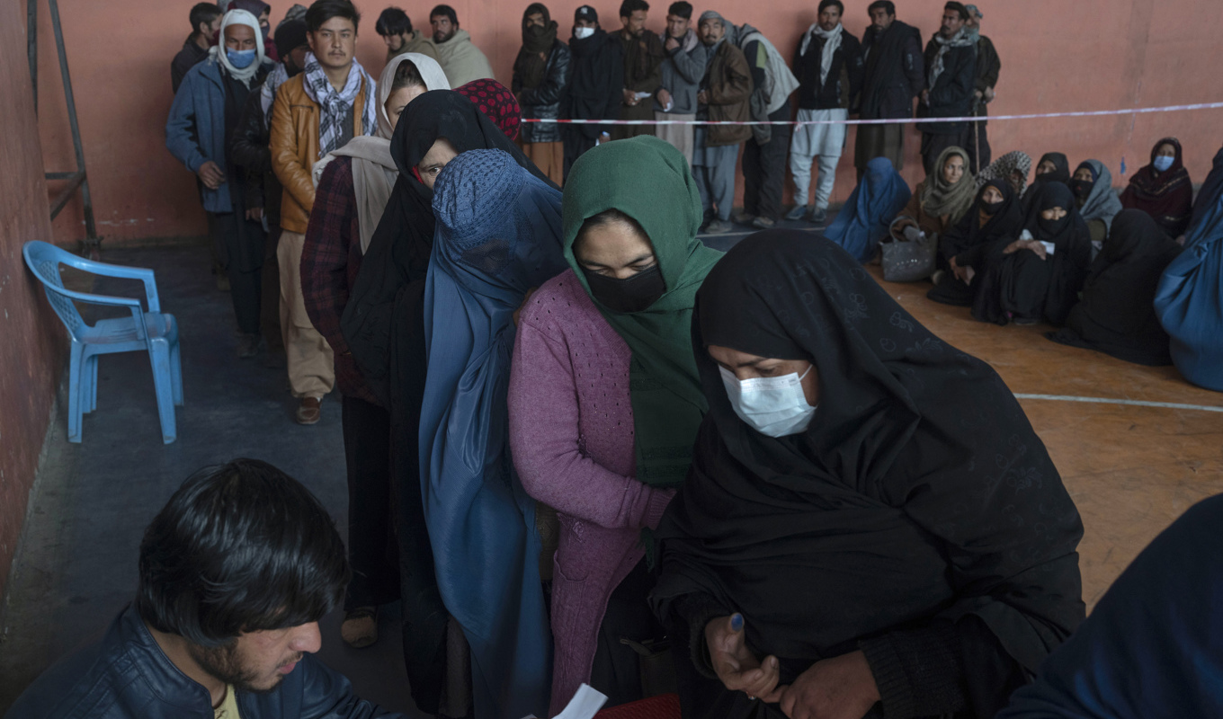 Över 700 miljoner människor vet inte om eller när de kommer att få nästa mål mat. Afghanistan är ett av de länder där läget är extra kritiskt, enligt WFP. Arkivbild. Foto: Petros Giannakouris/AP/TT