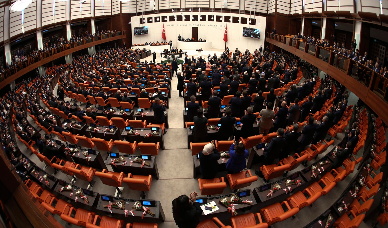 Bild från det turkiska parlamentet i Ankara. Två parlamentariska frågor gällande svenske Rawa Majid och hans turkiska medborgarskap har nu riktats till inrikesministern. Foto: Ali Unal/AP/TT