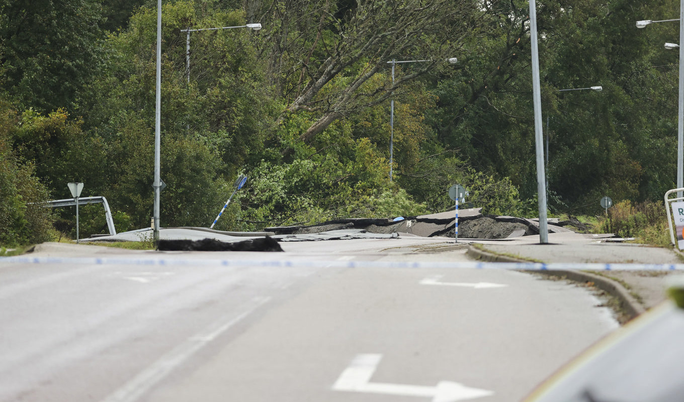 E6 vid Stenungsund är avstängd i båda riktningarna efter jordskredet. Foto: Adam Ihse/TT