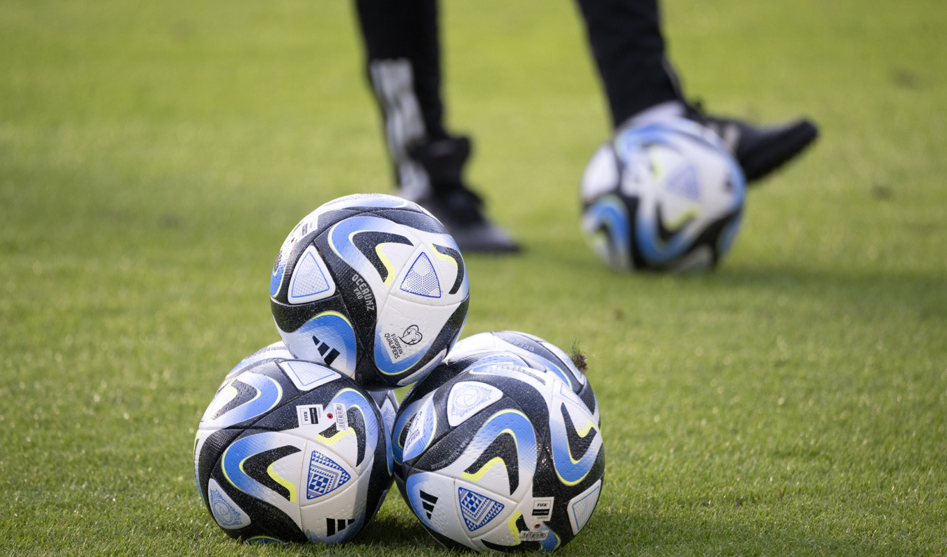 Enligt en ny rapport från polisen är olicensierade fotbollsagenter med koppling till organiserad brottslighet ett växande problem inom svensk fotboll. Arkivbild. Foto: Henrik Montgomery/TT