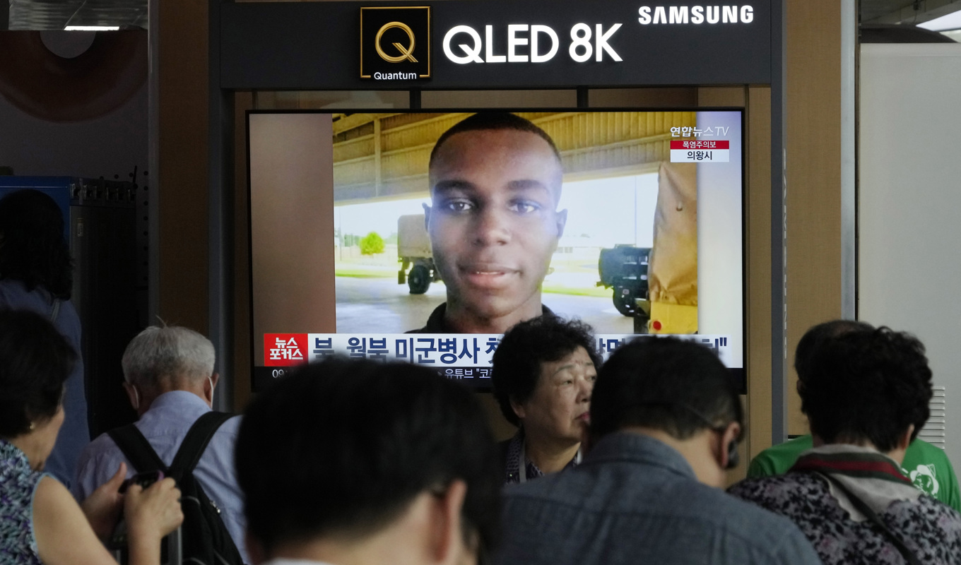 Travis King i en sydkoreansk nyhetssändning i augusti. Foto: Ahn Young-Joon/AP/TT