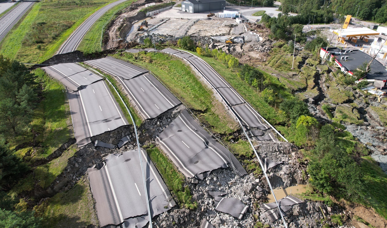 Jordskredet skadade bland annat motorvägen. Foto: Hanna Brunlöf Windell/TT