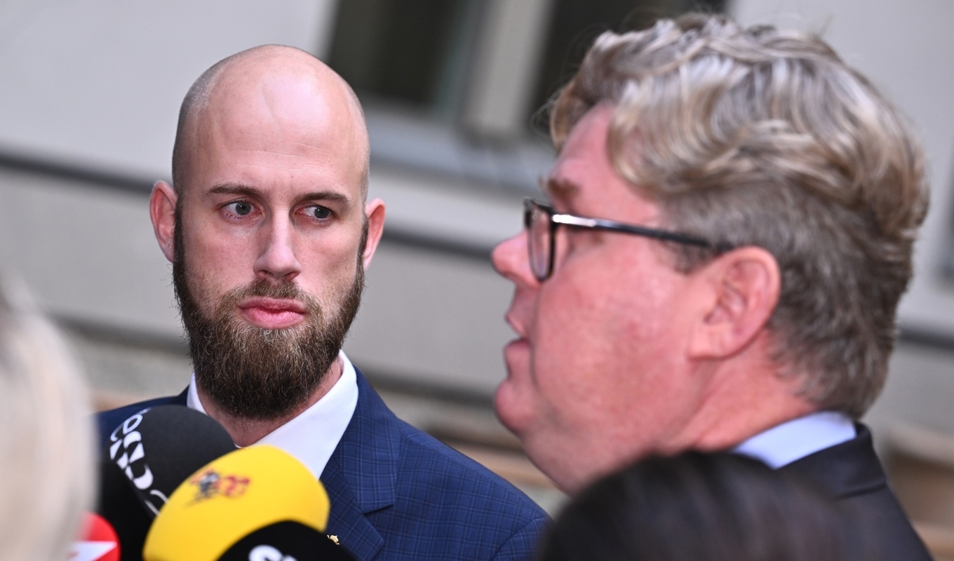 Ministern för civilt försvar Carl-Oskar Bohlin och justitieminister Gunnar Strömmer möter medierna efter krismötet om bombdåden. Foto: Claudio Bresciani/TT