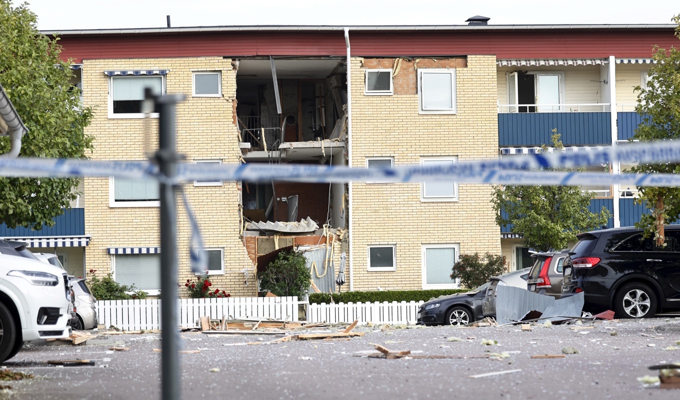 Bortsprängd yttervägg efter en kraftig explosion i ett bostadshus i området Ekholmen i Linköping den 26 september. Foto: Stefan Jerrevång/TT