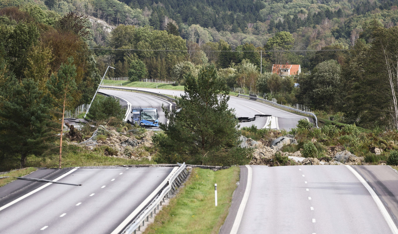 Översikt över området som drabbades av jordskred som kapade E6:an i Stenungsund. Foto: Adam Ihse/TT