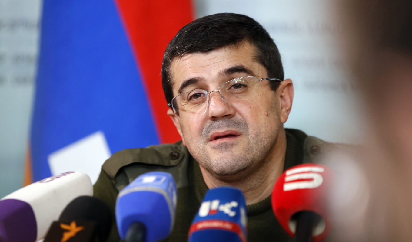 Arkivbild på Arajik Harutiunjan, tagen på en presskonferens i Stepanakert i Nagorno-Karabach 2020. Foto: AP/TT