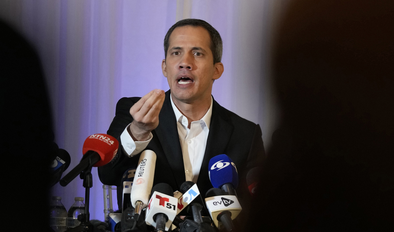 En arresteringsorder har utfärdats för den venezuelanske oppositionsledaren Juan Guaidó. Arkivbild. Foto: Wilfredo Lee/AP/TT