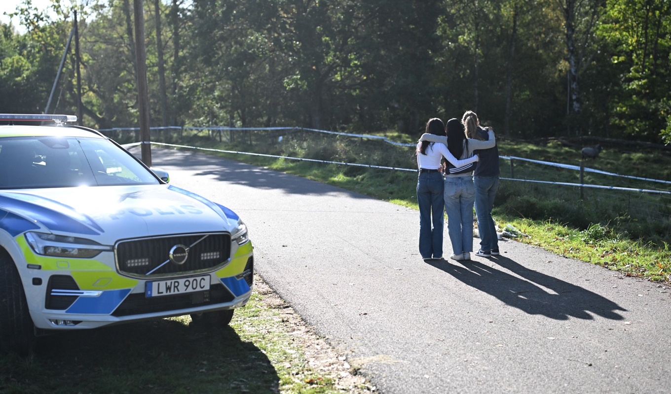 De tre flickorna gick i samma skola som den döde 15-årige pojken i Alingsås. "Läskigt och ledsamt", säger de. Foto: Björn Larsson Rosvall/TT