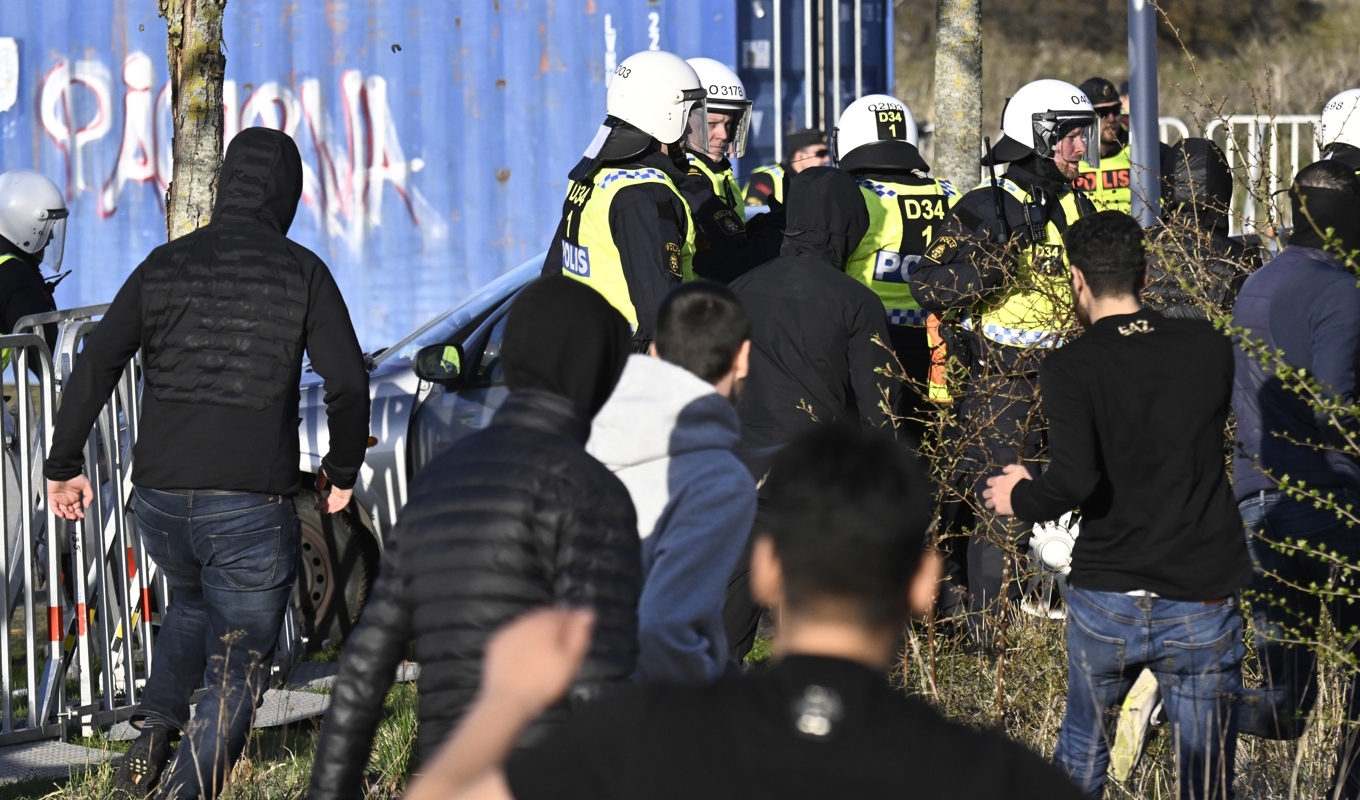 Sex män döms döms för upploppen på påskafton vid Skånegården i utkanten av Malmö i fjol. Arkivbild. Foto: Johan Nilsson/TT