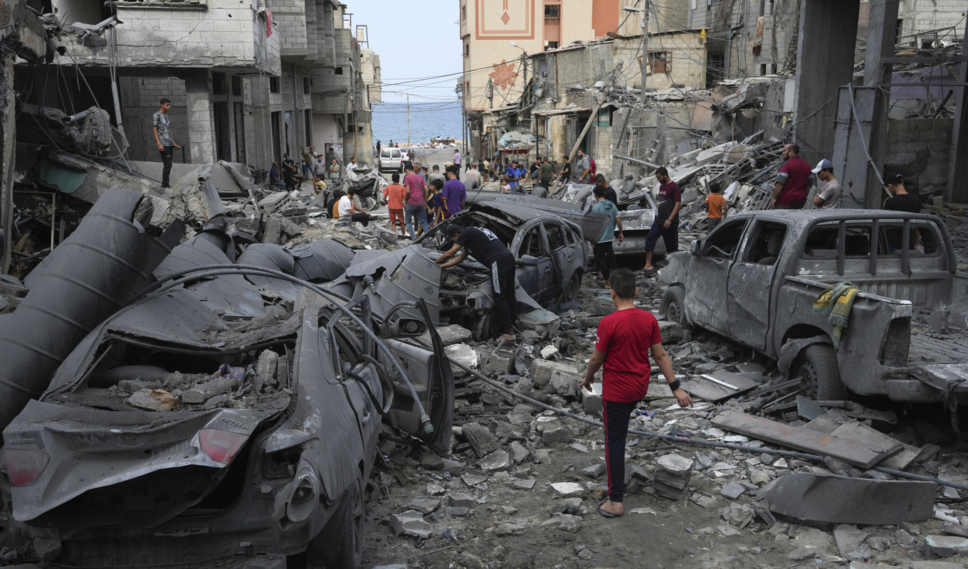 Förödelse i Gaza City efter israeliska flygräder mot området på måndagen. Foto: Adel Hana/AP/TT