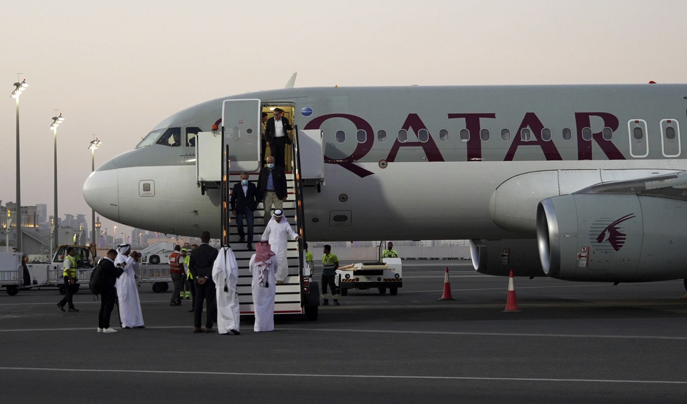 Qatar Airways flyger fångar ut ur Teheran i samband med en fångutväxling mellan USA och Iran i september. Arkivbild. Foto: Lujain Jo/AP/TT