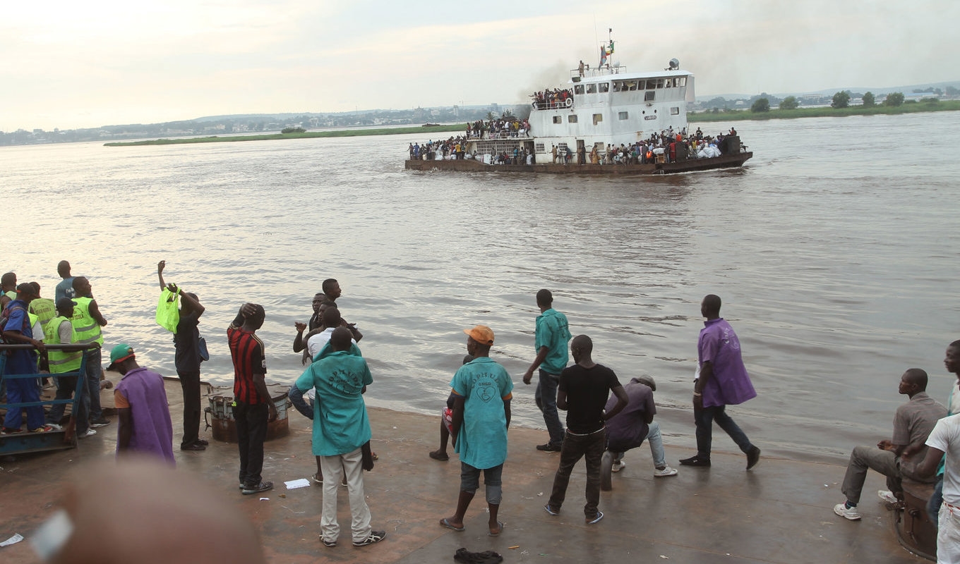 Båttrafiken på floden Kongo i Kongo-Kinshasa och angränsande Kongo-Brazzaville är omfattande. Arkivbild. Foto: John Bompengo/AP/TT