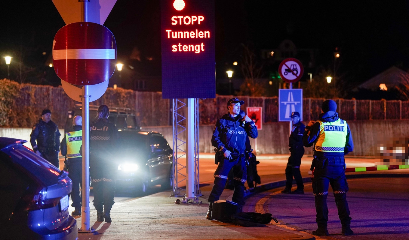 En polis och en gisslan skottskadades i samband med ett gisslandrama. Den misstänkta gärningsmannen sköts ihjäl av norsk polis. Foto: Heiko Junge/NTB/TT